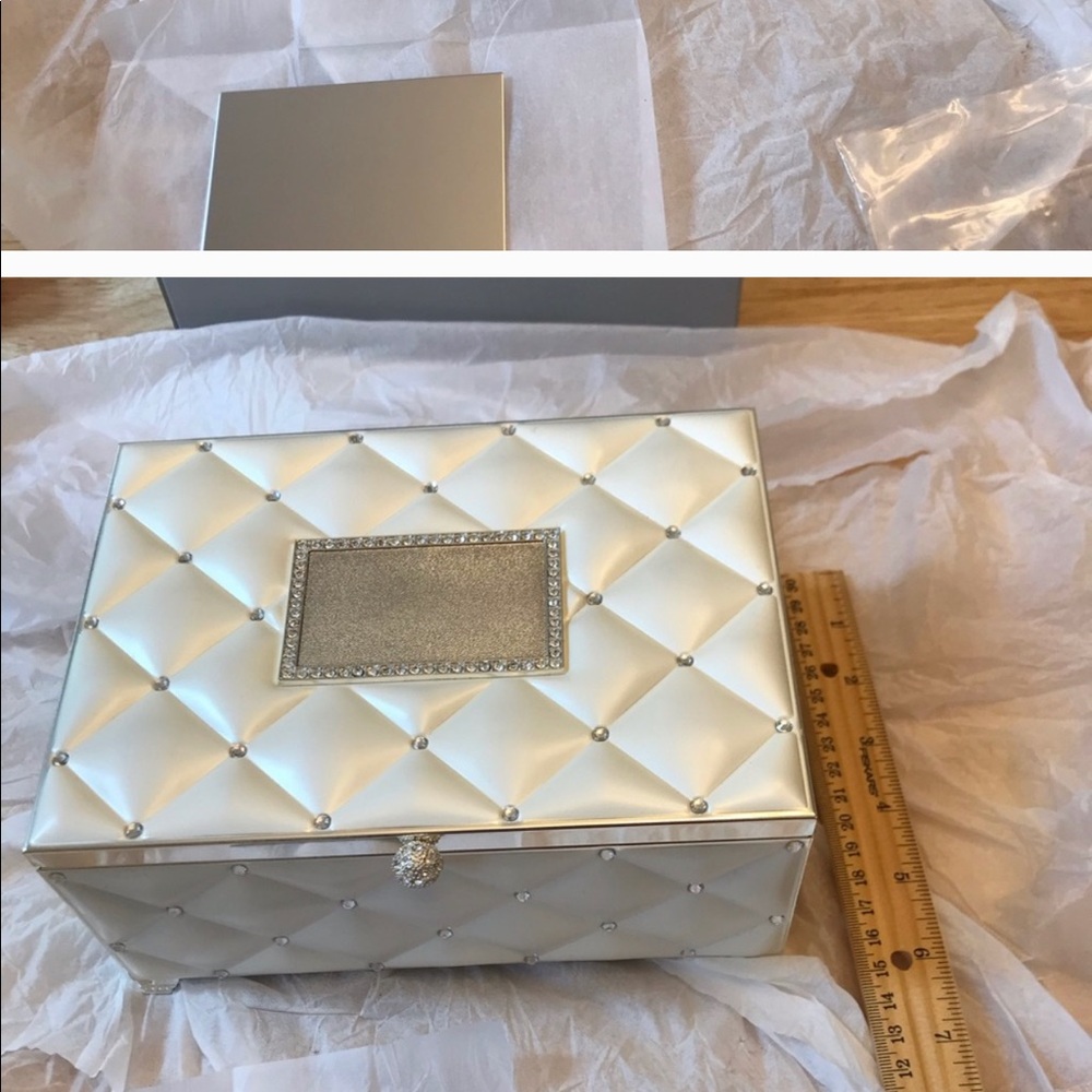 ISO ELEGANT JEWELRY BOX